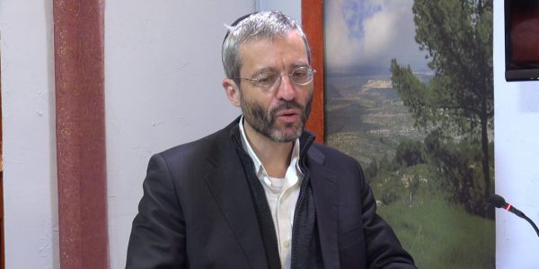 A “pequena” diferença entre a escada de Yakov e a torre de Babel – Parashat Vaietze